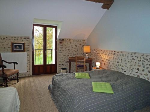 Gîte les Barillots en pleine nature 14 personnes (Gite les Barillots en pleine nature 14 personnes) in Saint-Julien-Du-Sault