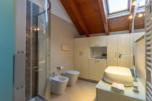 Baño, Casa Peku in Monza