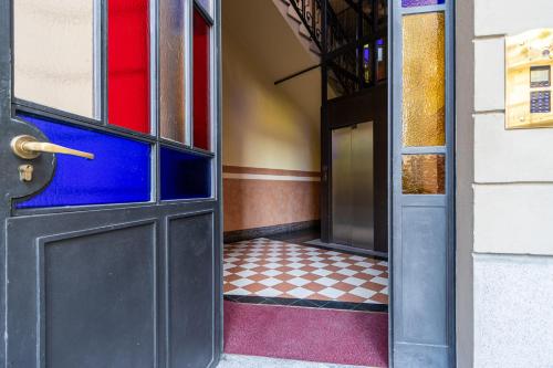 Instalaciones, Casa Peku in Monza