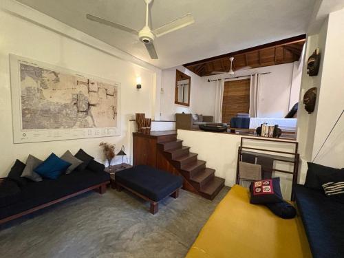 1 queen bed, 3 sofa beds