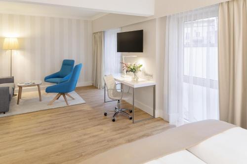 room detail thumbnail 1