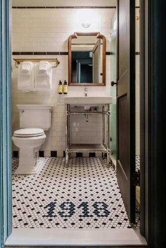 MarQueen Hotel - image 11