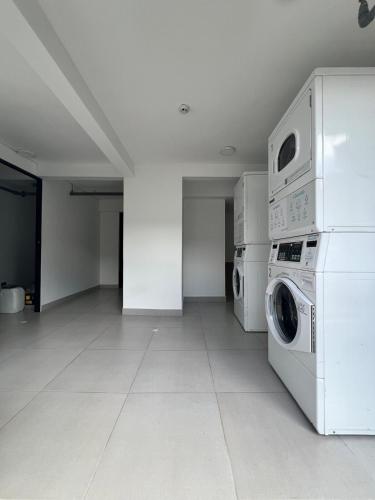 Apartamento de lujo con excelente vista y acceso a piscina sur de Cali - image 3