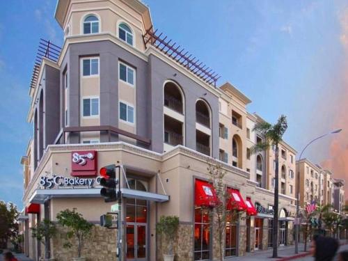 Cozy&Stylish DT Alhambra Living walk to Starbucks