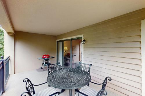 Gatehouse Condos - Roaring Romance near Alamo Steakhouse & Saloon