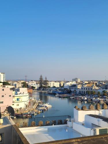 Al Madina, traditional Riad in 比塞大