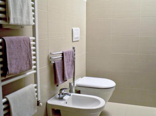 2 bedrooms, 3 beds