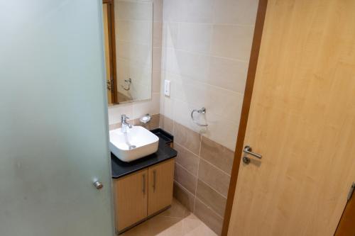 Luxury 2 BHK in Ocean Heights at Dubai Marina Living with Stunning Views - image 14