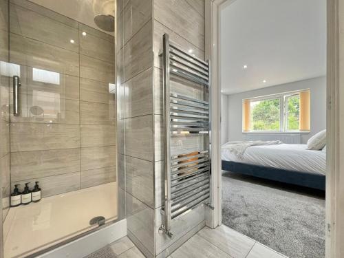 Wonderful 5 Bed Windsor, Private Garden, Driveway Parking, Legoland, Windsor (foto 7)