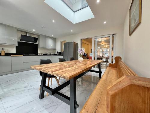 Wonderful 5 Bed Windsor, Private Garden, Driveway Parking, Legoland, Windsor (foto 11)