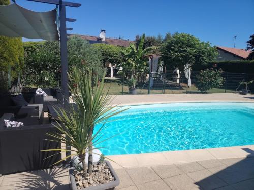 Charming quiet studio with pool in Bussy-le-Grand