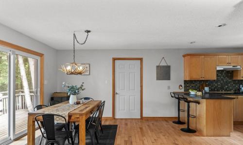 Muskoka Sunset Heaven Lakefront Retreat in Bracebridge (ON)