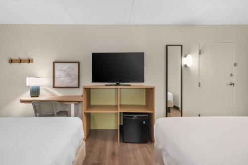 Wingate by Wyndham Colorado Springs - image 3