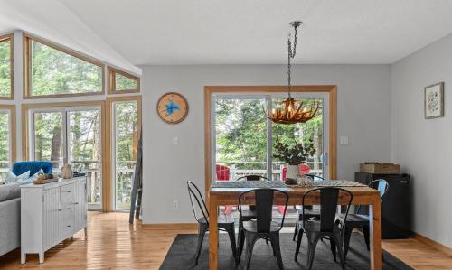 Muskoka Sunset Heaven Lakefront Retreat in Bracebridge (ON)