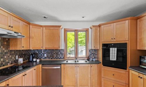 Muskoka Sunset Heaven Lakefront Retreat in Bracebridge (ON)