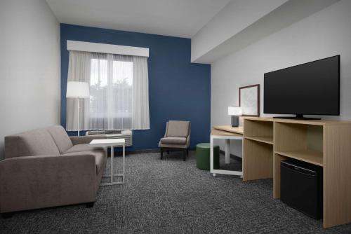 Baymont by Wyndham Miami Doral - image 10