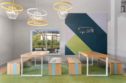Spark by Hilton Orlando near SeaWorld - image 13