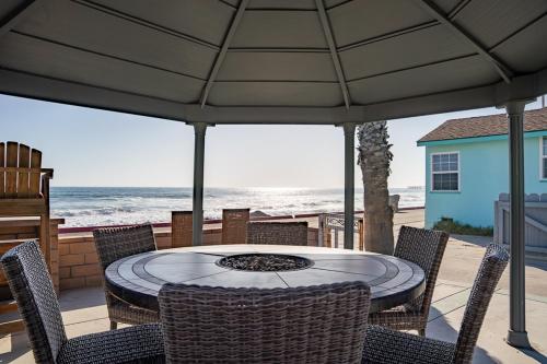 BEACHFRONT COTTAGE UPPER UNIT, Oceanside (foto 10)