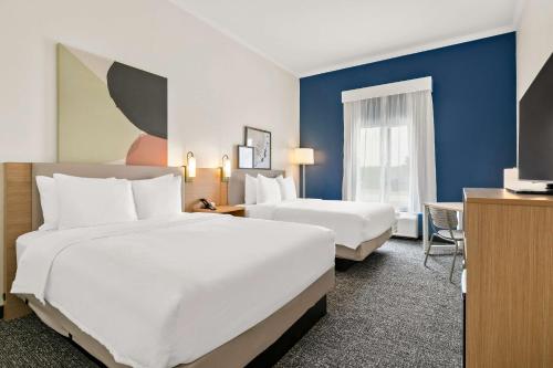 2 queen beds