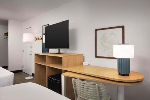 Days Inn by Wyndham Atlanta Marietta Ballpark - image 12
