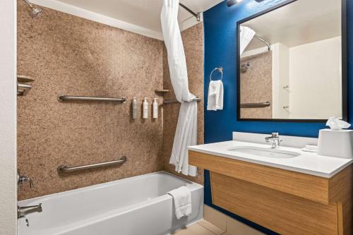 Best Western Plus North Savannah - image 12