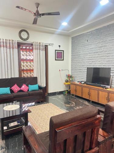  négyzetméteres, 3 hálószobás Villa 3 fürdőszobával Sanduru területén (Skandasiri Hampi homestay ) in Sandur