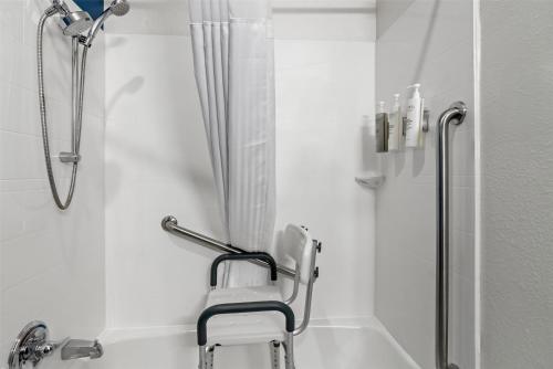 Best Western Inn & Suites Merrillville - image 2