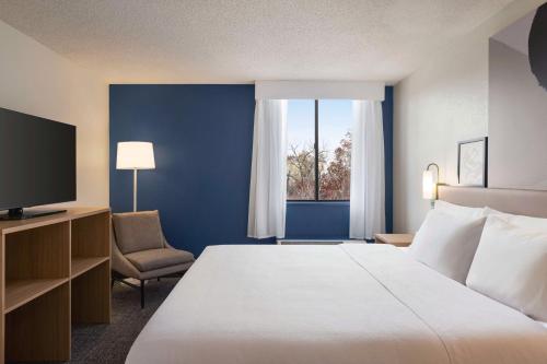 Holiday Inn Express and Suites Germantown an IHG Hotel - image 11