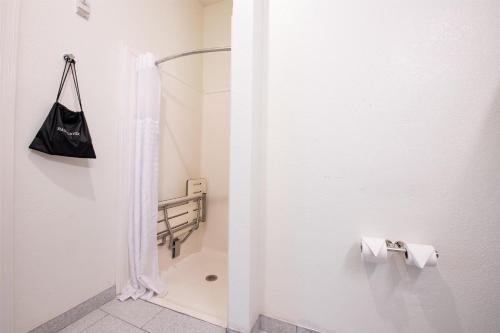 Clarion Pointe Lafayette - image 2