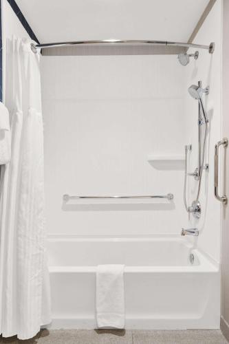 Comfort Inn Plymouth - image 2