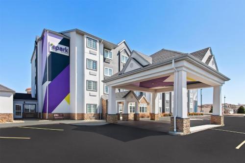 Coratel Inn & Suites By Jasper Rochester in Rochester, USA