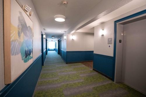 La Quinta Inn & Suites by Wyndham Brandon Jackson Airport East - image 2