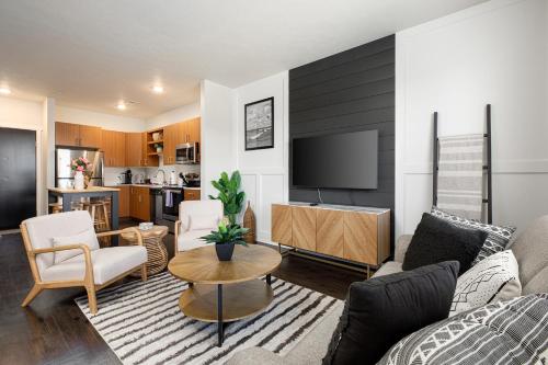Trailside45 Modern Getaway – Traverse City