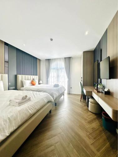 Luxury Hotel - Sunset Town