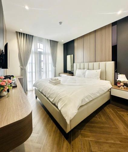 Luxury Hotel - Sunset Town