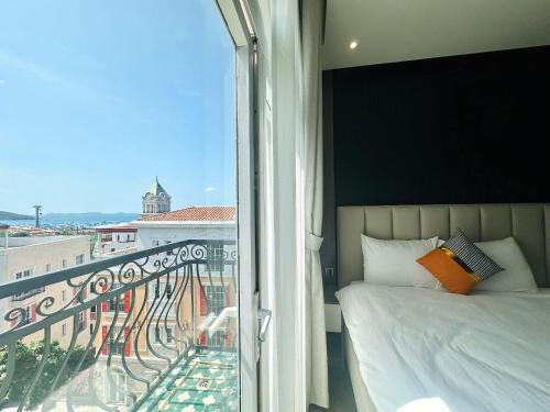 Luxury Hotel - Sunset Town