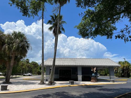 Old Town Inn St Augustine South near Planet! Sarbez!