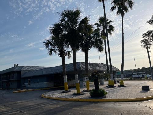 Old Town Inn St Augustine South near Planet! Sarbez!