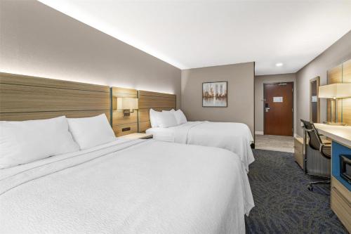 2 queen beds