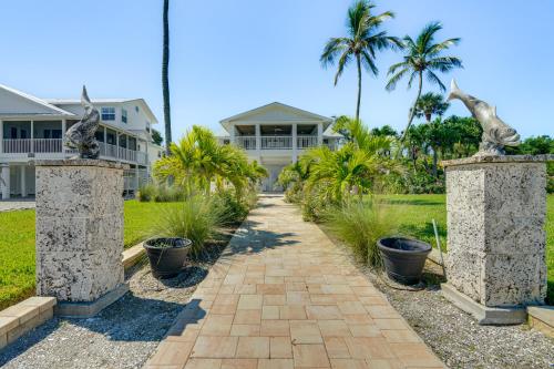 Luxe Pine Island Living Historic Old Florida Gem! in Bokeelia