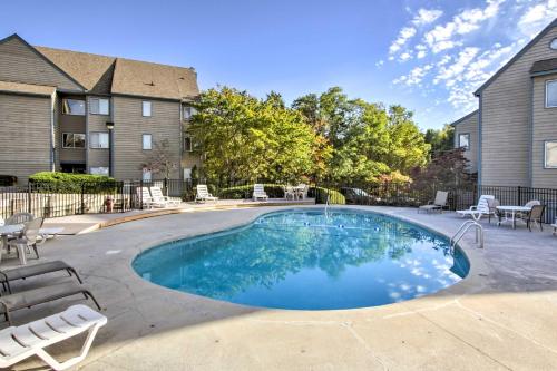 Indoor & Outdoor Pool Access! Condo 3 Mi to GSMNP - image 4