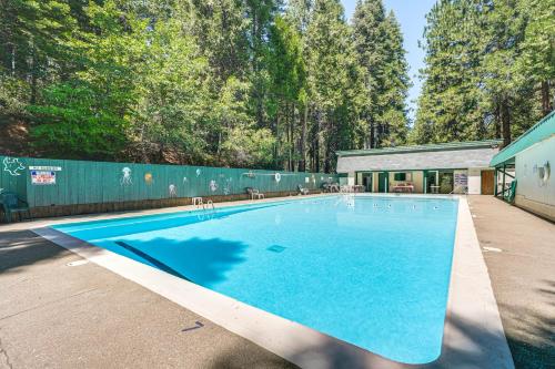 Hike, Swim, Golf Family Retreat in Arnold!, Арнолд