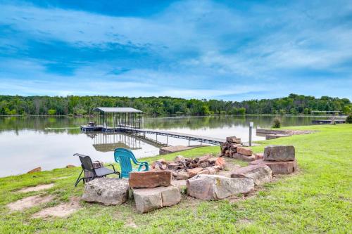 . Lake of the Ozarks Cabin with Private Dock and Kayaks