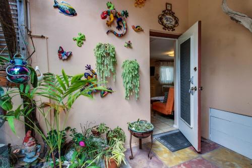 Bella Vista Garden Studio in Hollywood, USA