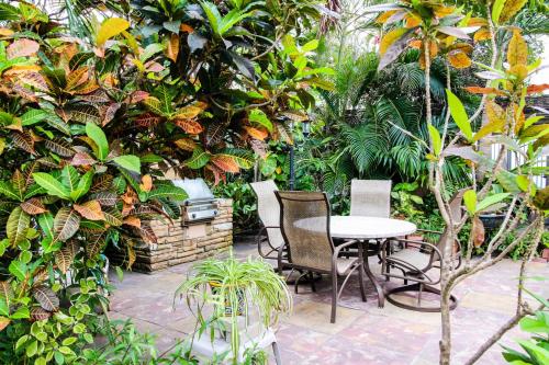 Bella Vista Garden Studio in Hollywood, USA