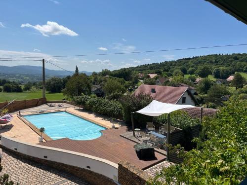 Maison verdoyante et piscine in Kvinžī