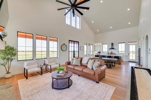 Rural Home with Hot Tub Less Than 7 Mi to Winery and Golfing in Muenster (TX)