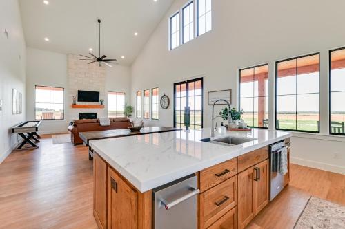 Rural Home with Hot Tub Less Than 7 Mi to Winery and Golfing in Muenster (TX)