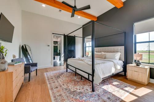 Rural Home with Hot Tub Less Than 7 Mi to Winery and Golfing in Muenster (TX)