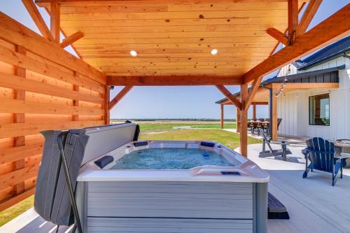 Rural Home with Hot Tub Less Than 7 Mi to Winery and Golfing in Muenster (TX)